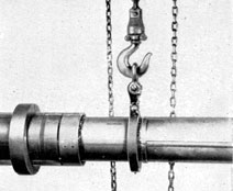 Figure 4-14. Hinged clamp attached to fifth inner
tube section with shackle and inserted chain hoist
hook.