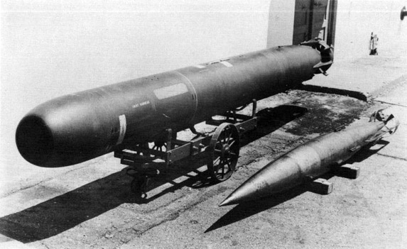Photo of a Mark 48 torpedo next to a Swartzkopff torpedo.