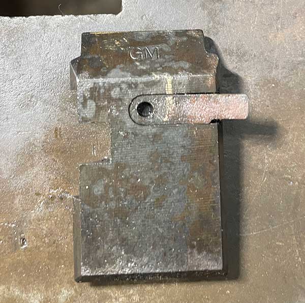 hammer plate on the welding table
