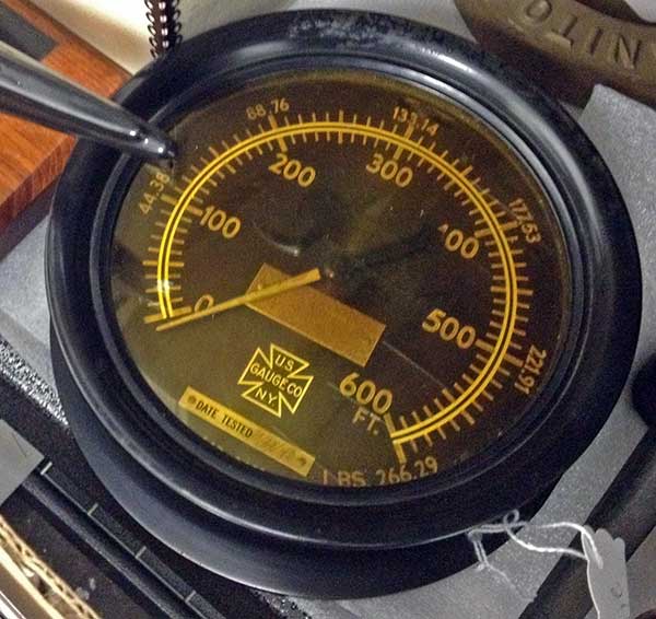 Compartment pressure gauge in the collection