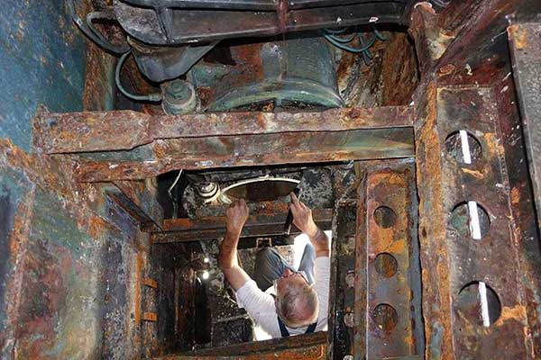 Charlie butcher checking the torpedo tube door, lots of rust