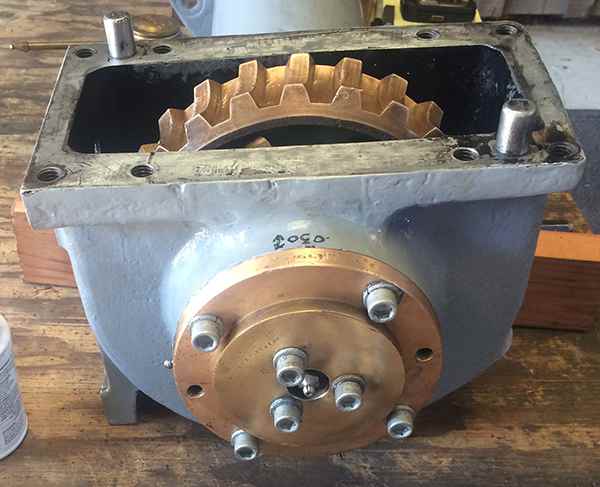 end of wormwheel bracket showing wormwheel and pinion end