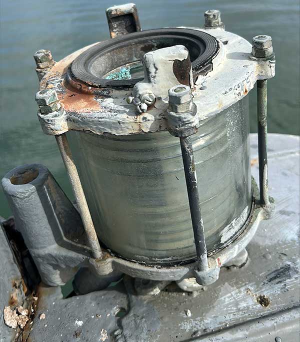 masthead light with cover removed