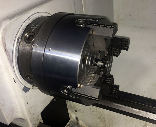 4-jaw chuck installed
